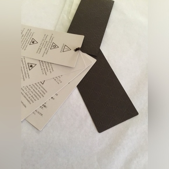 GUCCI TAG PRICE BOOK FROM HANDBAG NO LONGER HAVE - Picture 6 of 11